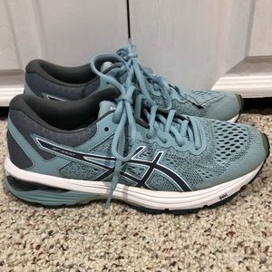 ASICS women’s size 7.5 blue shoes.